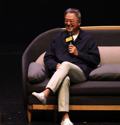 配资网站查询 王伟忠：准备去采访郑晓龙，问他是怎么找到肖战这么年轻又有演技的演员的